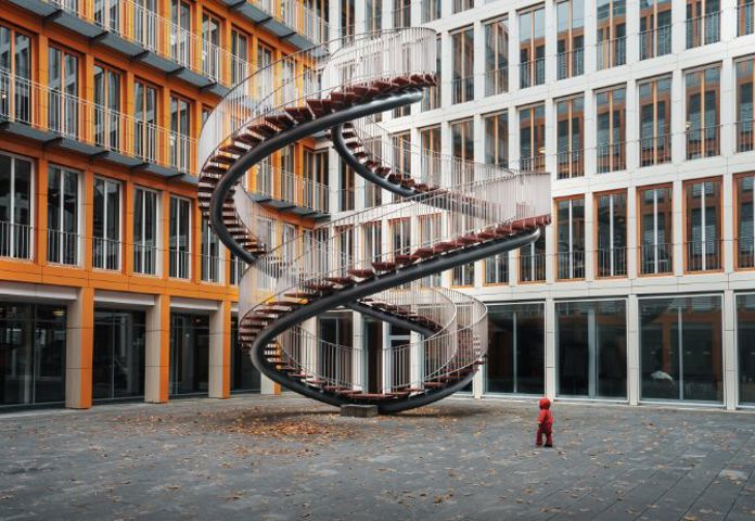 lenvi image of intertwining sculpture